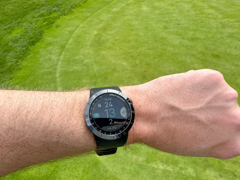 Differences Between Golf Range Finder Watches and Traditional Golf Rangefinders