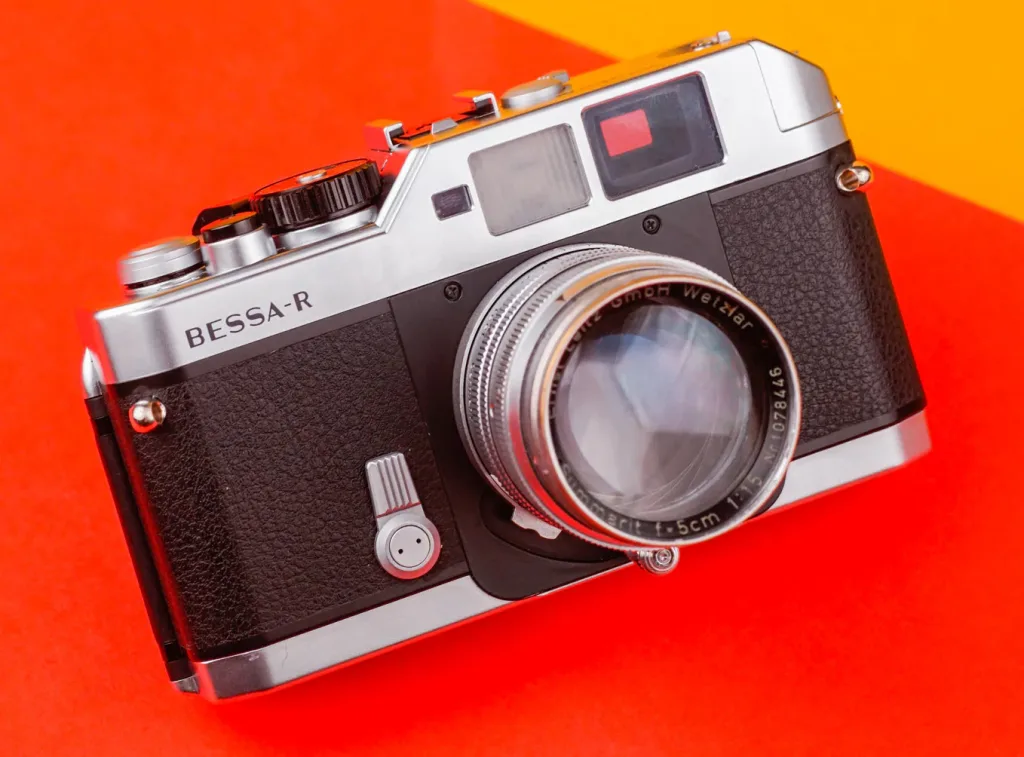 How Does a Rangefinder Camera Work?